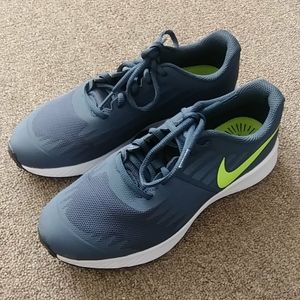 Nike Star Runner's in Size 4.5Y